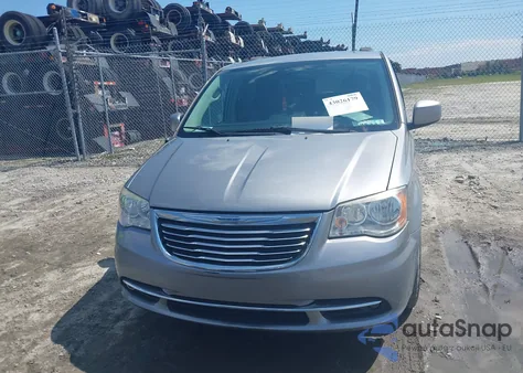 2015 Chrysler Town & Country Touring z USA, uszkodzony, nr VIN 2C4RC1BG2FR710921